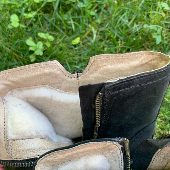UGG Neevah Boots - Picture 6 of 6
